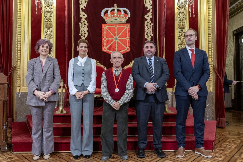 Manuel Fern&aacute;ndez recibi&oacute; ayer la Medalla de Plata al M&eacute;rito Deportivo